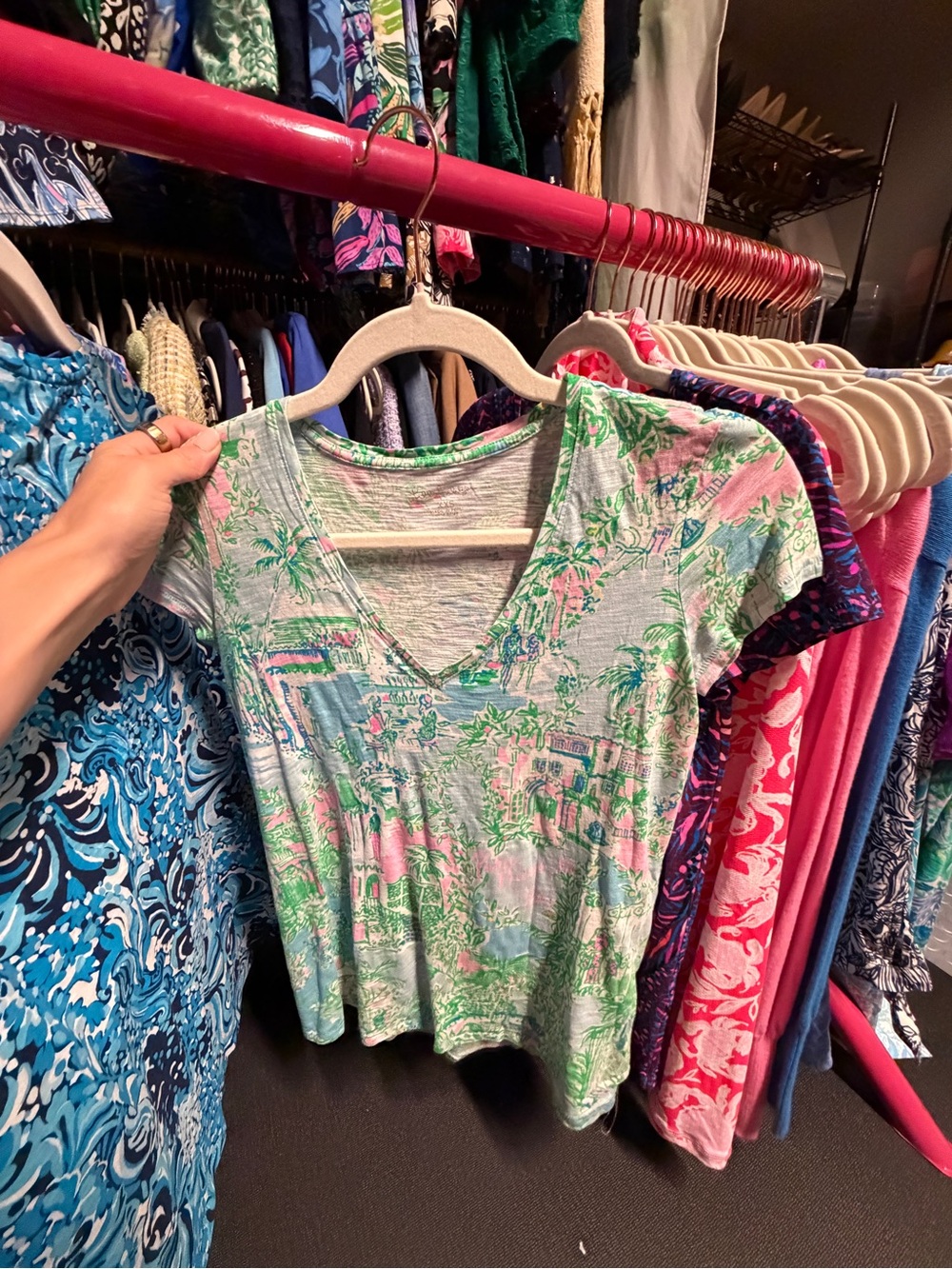 Bunch of Lilly Pulitzer Etta V-Neck Tops - XXS & XS - Picture 7 of 8